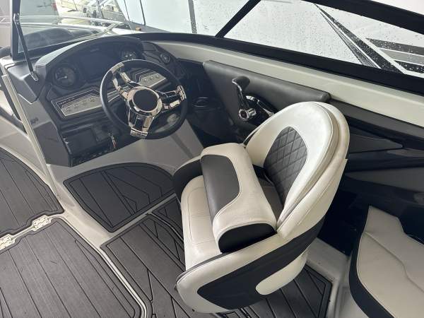 2023 Monterey 238SS Bowrider - Image 13