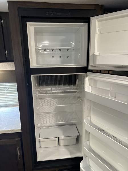 2019 Cherokee by Forest River Alpha Wolf Series M-27RK-L - Image 17