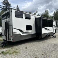 2021 Keystone Avalanche 390DS - Image 5