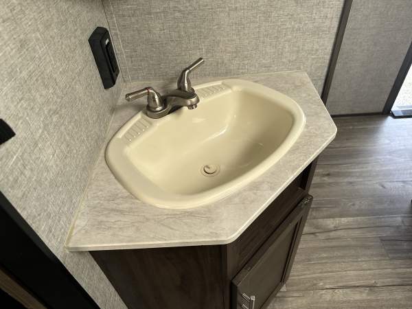 2019 Cherokee by Forest River Alpha Wolf Series M-27RK-L - Image 25