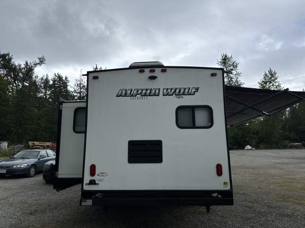 2019 Cherokee by Forest River Alpha Wolf Series M-27RK-L - Image 8