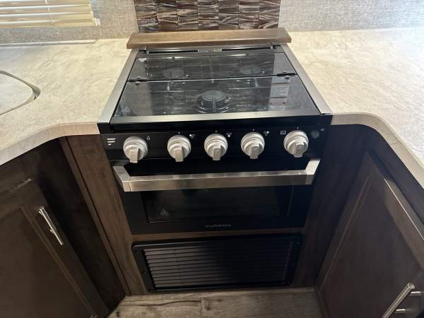 2019 Cherokee by Forest River Alpha Wolf Series M-27RK-L - Image 15