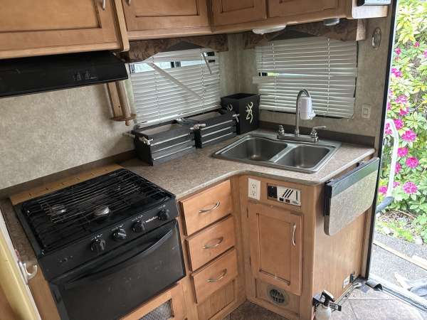 2014 Adventurer LP Camper 86SBS - Image 23