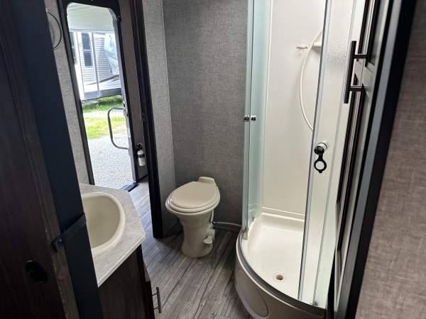 2019 Cherokee by Forest River Alpha Wolf Series M-27RK-L - Image 27