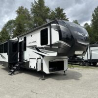 2021 Keystone Avalanche 390DS - Image 3