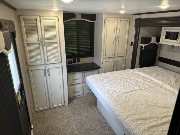 2020 Jayco Bungalow 40 LOFT - Image 18