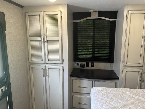 2020 Jayco Bungalow 40 LOFT - Image 21