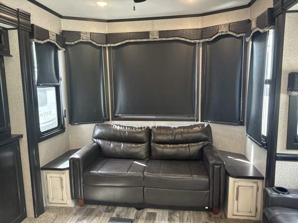 2020 Jayco Bungalow 40 LOFT - Image 11