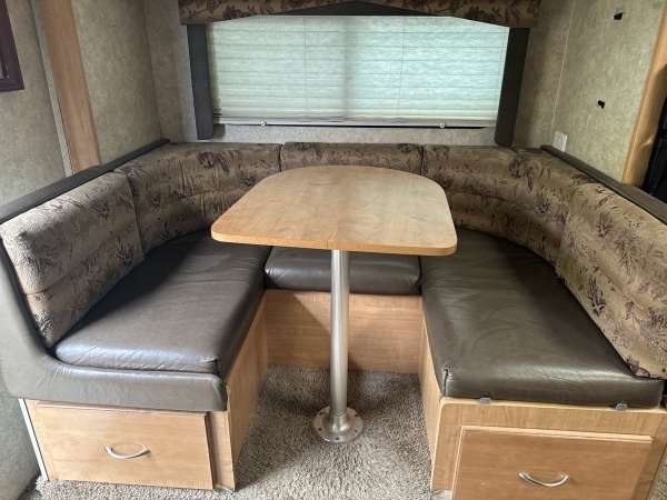 2014 Adventurer LP Camper 86SBS - Image 9
