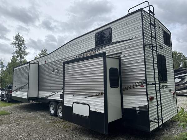 2020 Jayco Bungalow 40 LOFT - Image 4