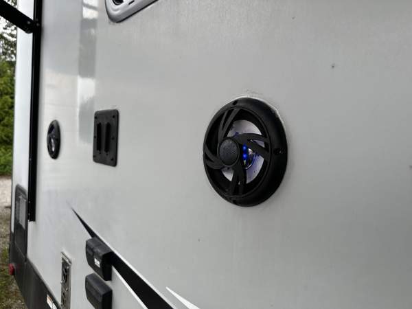 2019 Cherokee by Forest River Alpha Wolf Series M-27RK-L - Image 35