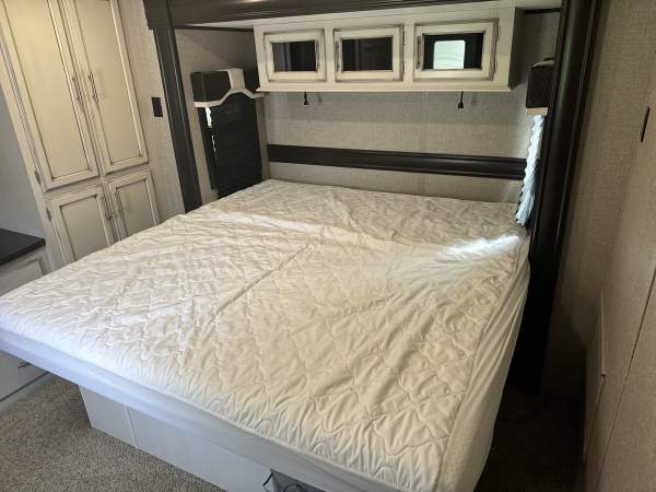 2020 Jayco Bungalow 40 LOFT - Image 19