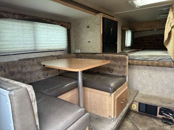 2014 Adventurer LP Camper 86SBS - Image 10