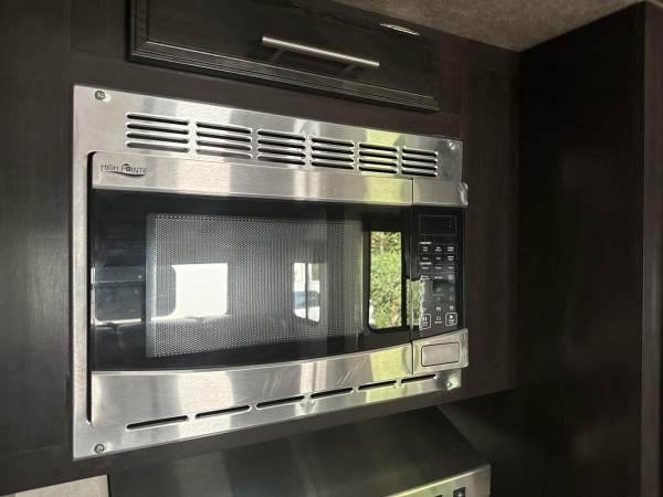 2017 Jayco Octane T32C Toy Hauler - Image 20