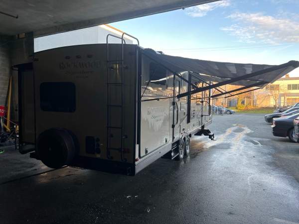 2013 Rockwood Signature Ultra 8312SS - Image 6