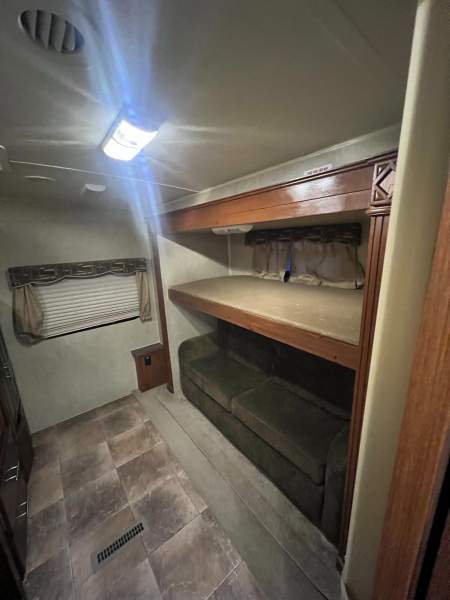 2013 Rockwood Signature Ultra 8312SS - Image 11