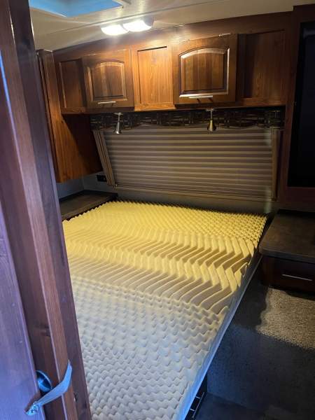 2013 Rockwood Signature Ultra 8312SS - Image 13