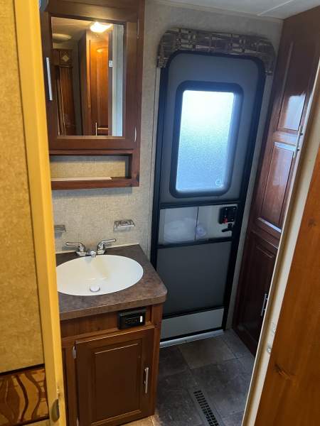 2013 Rockwood Signature Ultra 8312SS - Image 22