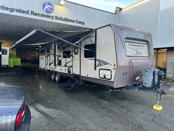 2013 Rockwood Signature Ultra 8312SS - Image 4