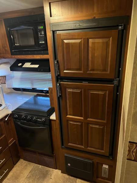 2013 Rockwood Signature Ultra 8312SS - Image 18