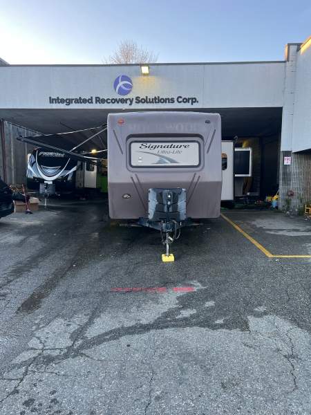 2013 Rockwood Signature Ultra 8312SS - Image 3