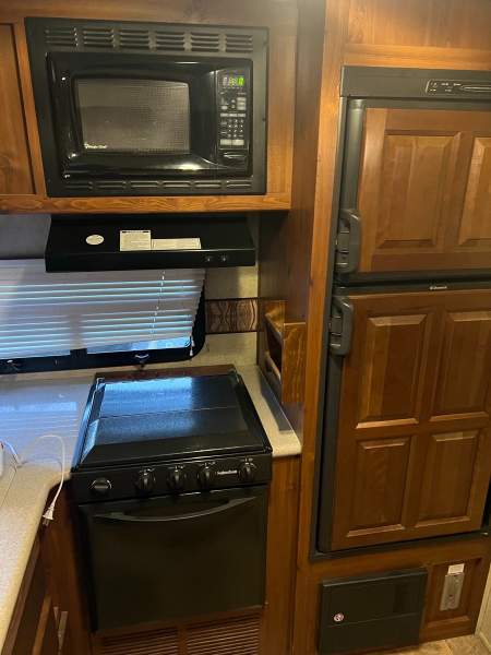 2013 Rockwood Signature Ultra 8312SS - Image 17