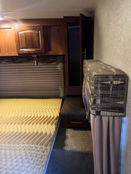 2013 Rockwood Signature Ultra 8312SS - Image 16