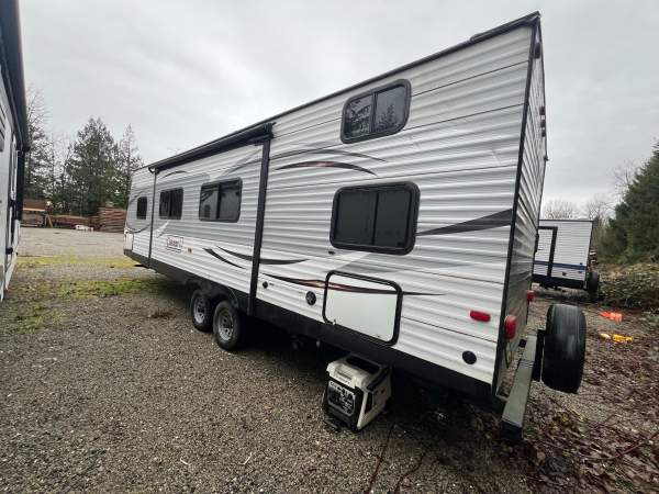 2017 Dutchmen Coleman 295QB - Image 3