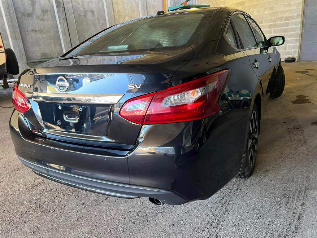 2018 Nissan Altima SV - Image 6
