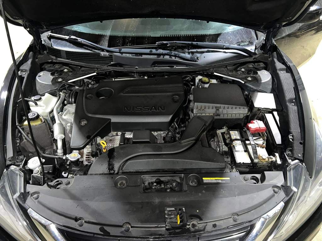 2018 Nissan Altima SV - Image 16