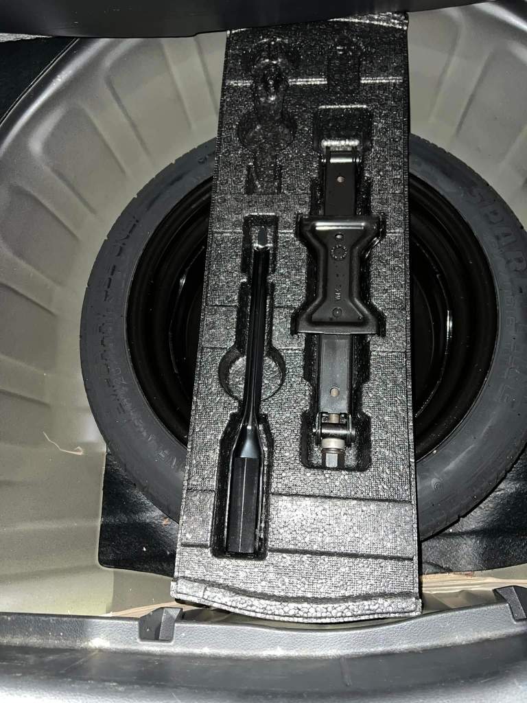 2018 Nissan Altima SV - Image 21