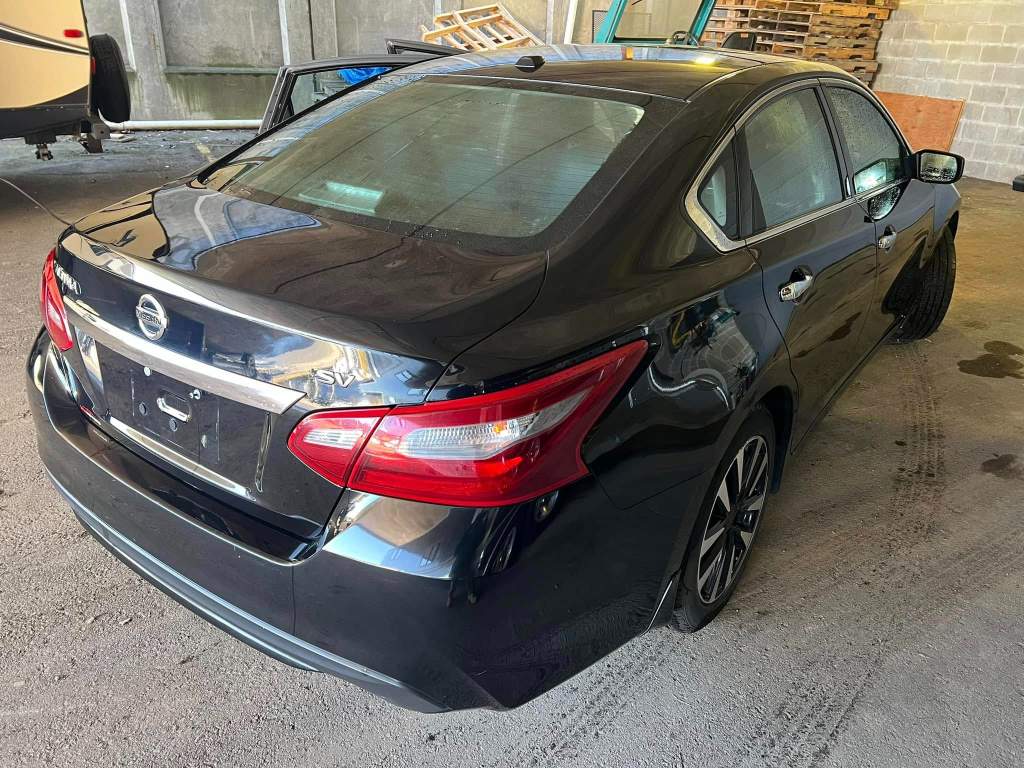 2018 Nissan Altima SV - Image 8