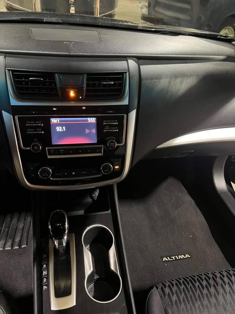 2018 Nissan Altima SV - Image 10