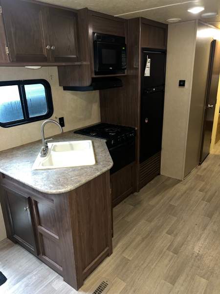 2017 Dutchmen Coleman 295QB - Image 11