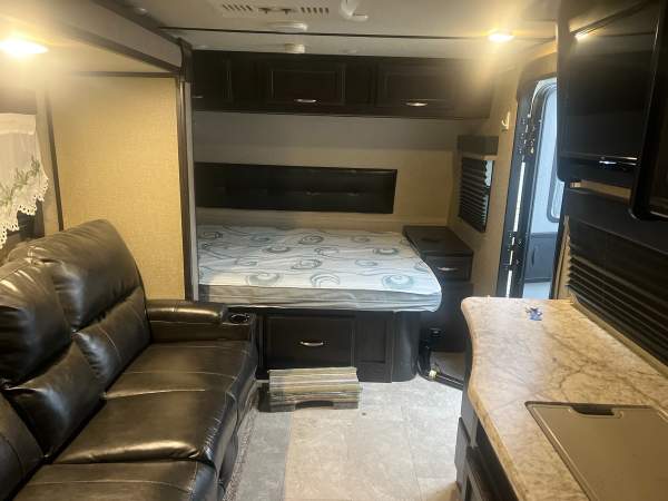 2019 Grand Design Imagine 17MKE - Image 8