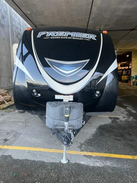 2017 Keystone Premier 19FBR - Image 8