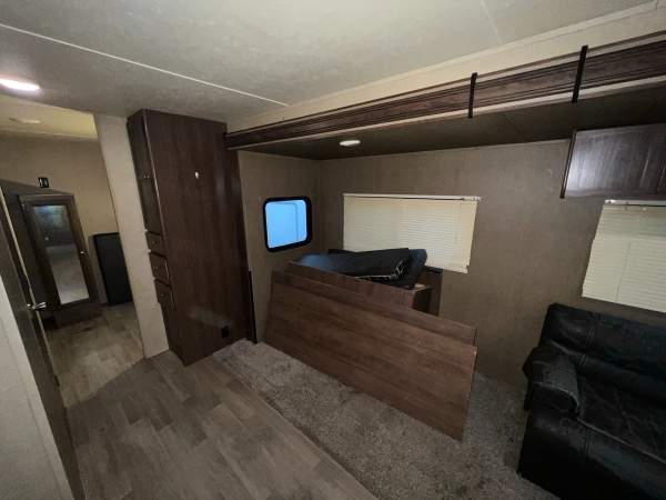 2017 Dutchmen Coleman 295QB - Image 10