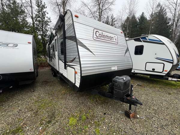 2017 Dutchmen Coleman 295QB - Image 6