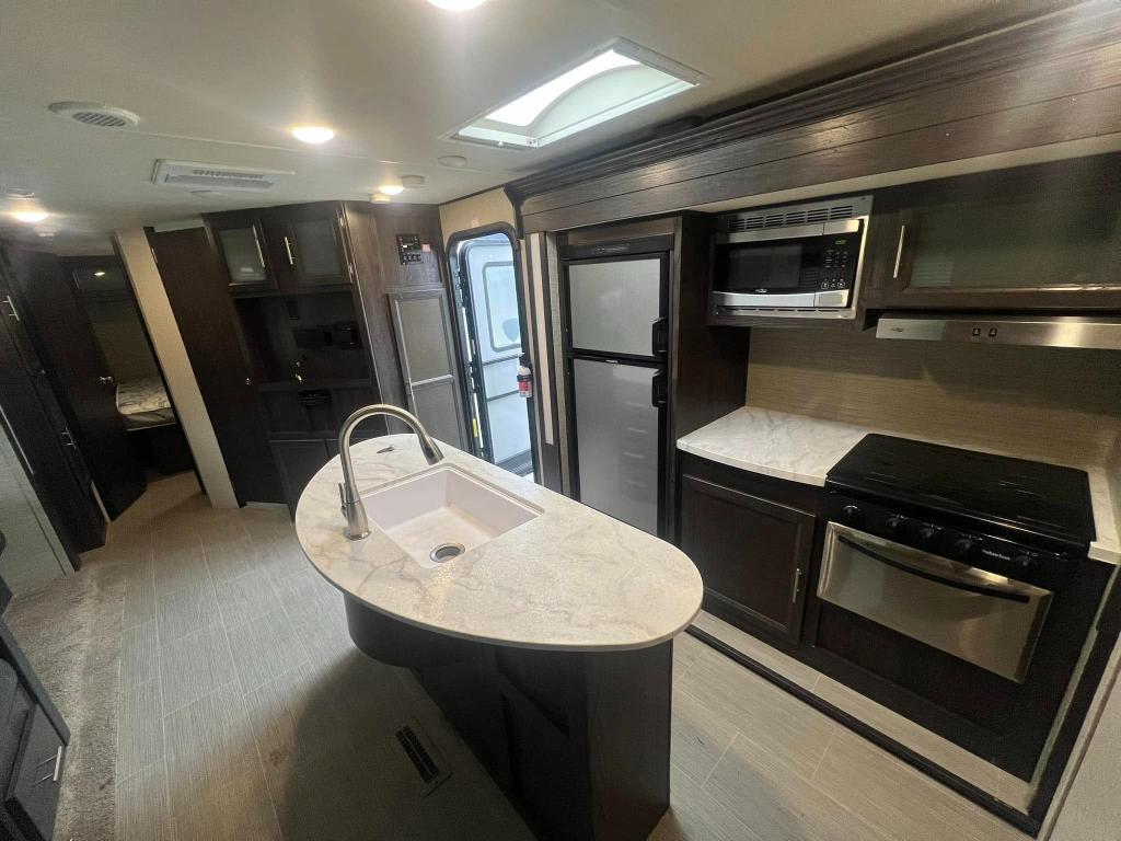 2018 Kodiak 331BHSL - Image 22