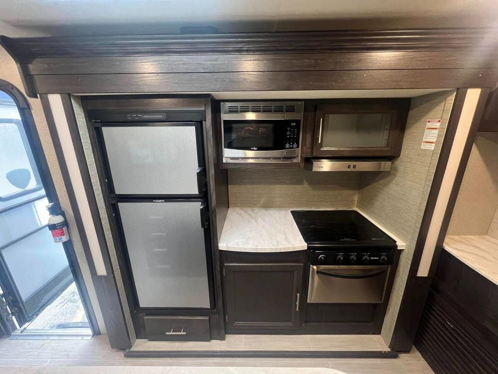 2018 Kodiak 331BHSL - Image 25