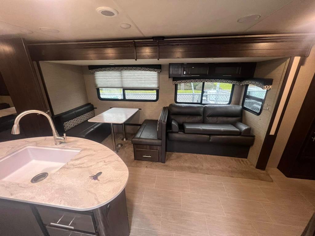 2018 Kodiak 331BHSL - Image 14