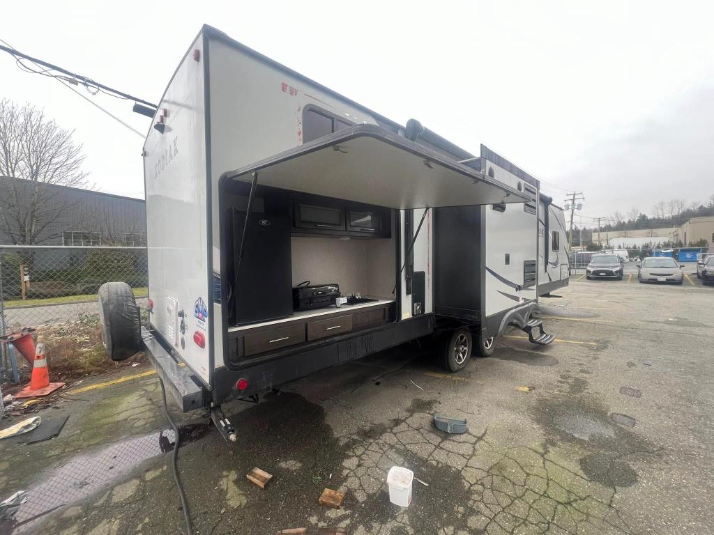 2018 Kodiak 331BHSL - Image 7