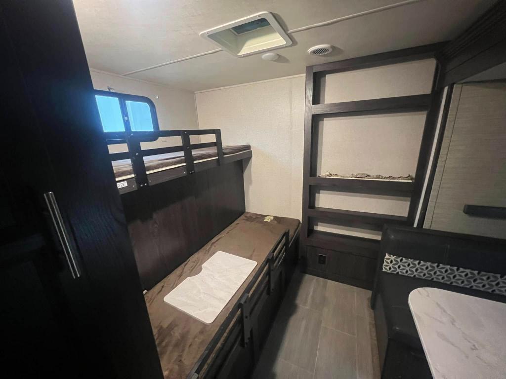 2018 Kodiak 331BHSL - Image 30