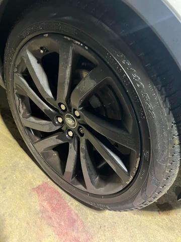 2017 Land Rover Discovery HSE Luxury - Image 21