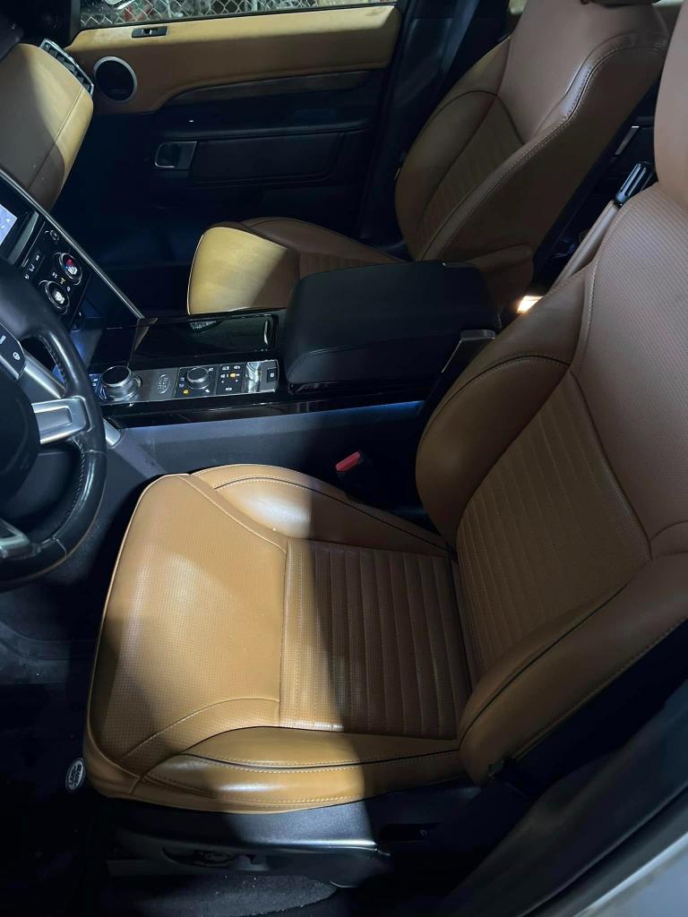 2017 Land Rover Discovery HSE Luxury - Image 10