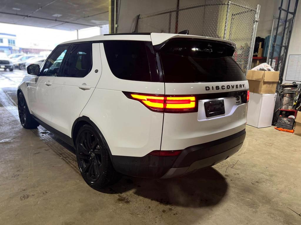 2017 Land Rover Discovery HSE Luxury - Image 5