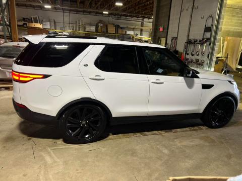 2017 Land Rover Discovery HSE Luxury - Image 6