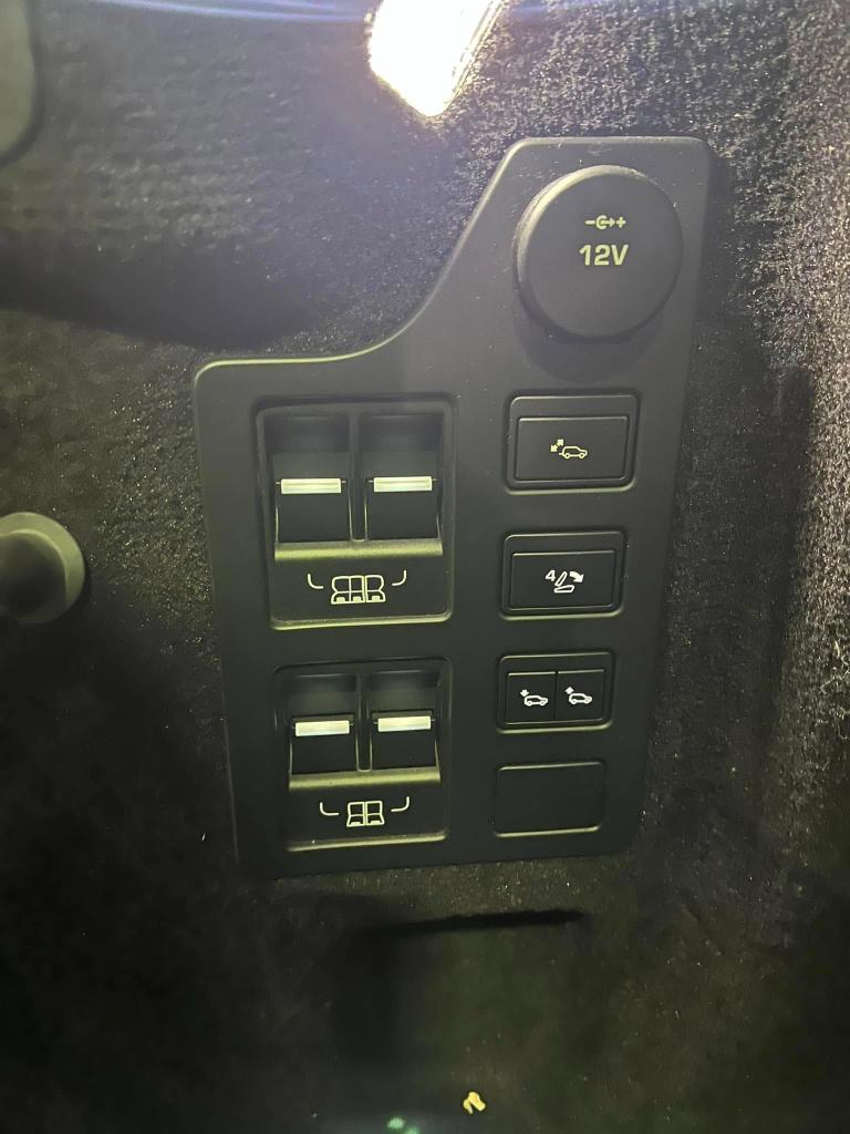 2017 Land Rover Discovery HSE Luxury - Image 13