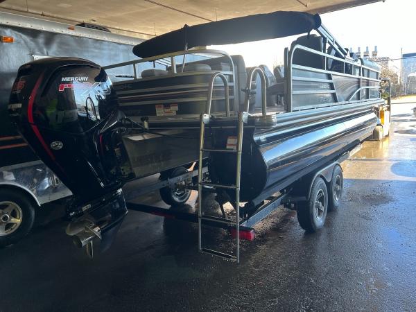 2023 Ranger RP220FC - Image 5