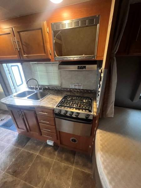 2017 Alpine Adventure 24DS - Image 14